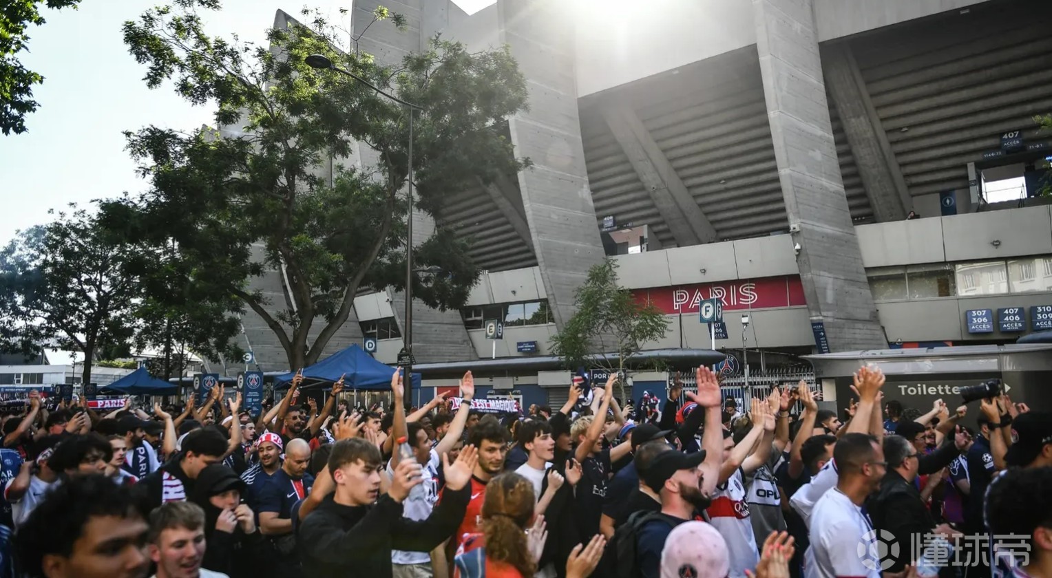 RMC：大巴黎曾提议对阵巴黎FC后回主场颁奖，但因安全考量被拒