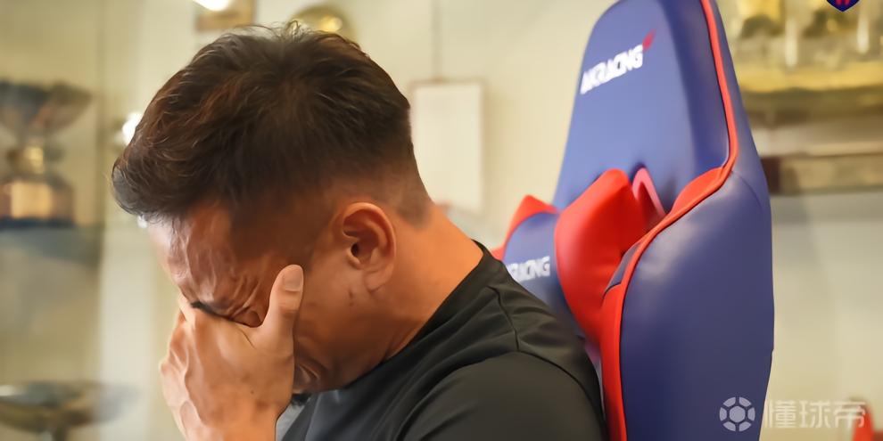 都体：长友佑都39岁入选世界杯，第五次参赛当场落泪