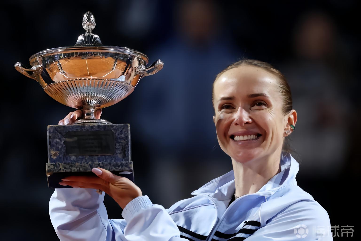 2-1击败高芙，斯维托丽娜第三次夺得WTA1000罗马站冠军