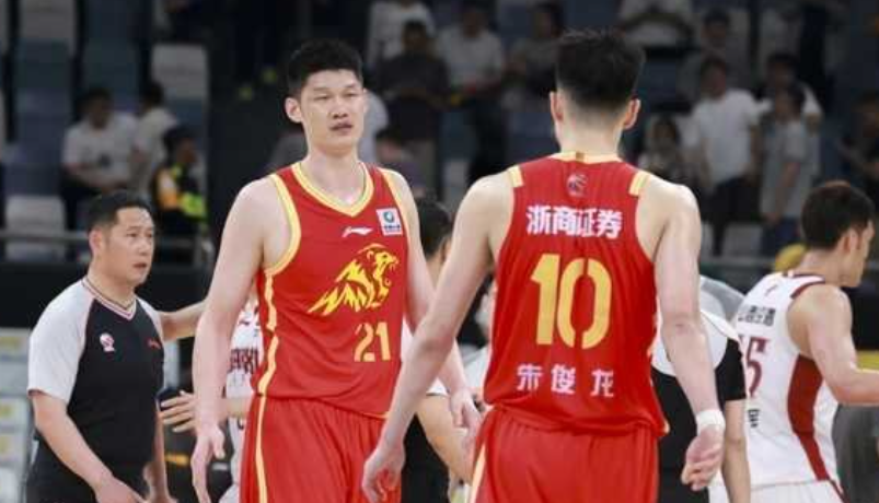 MVP仅得6分！孙铭徽展现大心脏，广厦男篮1比0领先