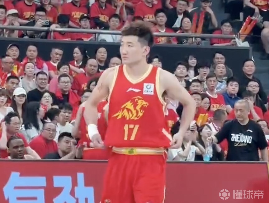 孙铭徽：打完比赛两只脚都肿的很大，希望帮助球队挺进总决赛