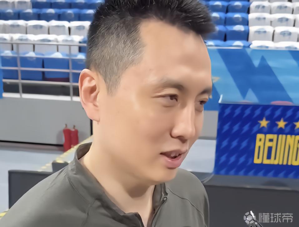 古德温脚缠冰袋结束训练，卢伟：小伤都会有，到这个份上必须坚持