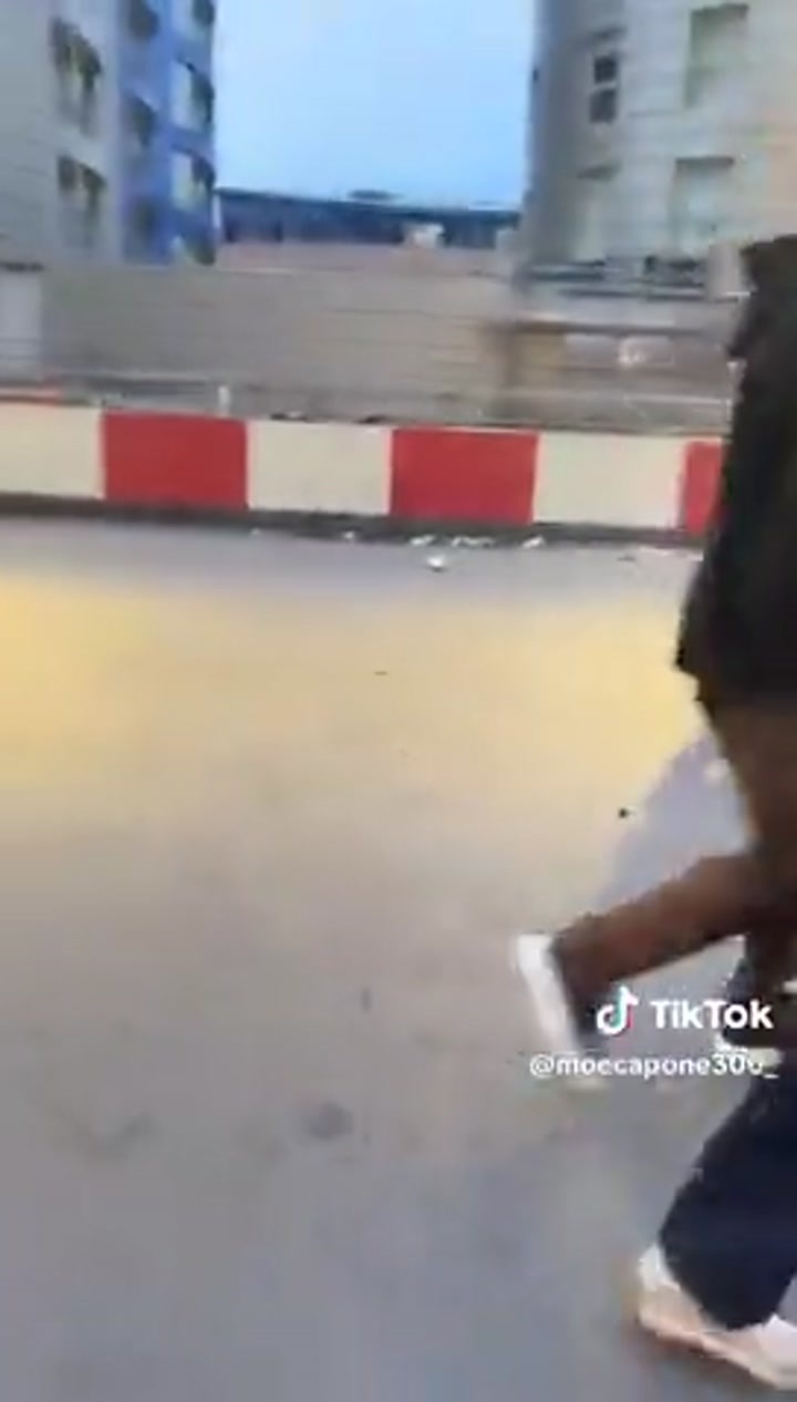 起来嗨！阿森纳球员们一大早就抵达酋长球场
