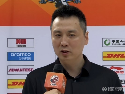 卢伟：今晚打出了上海篮球的拼搏精神，感谢老队员在防守端的奉献