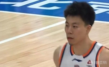 锋线对决完败，曾凡博5中1仅得到5分，张镇麟砍14分6板2断