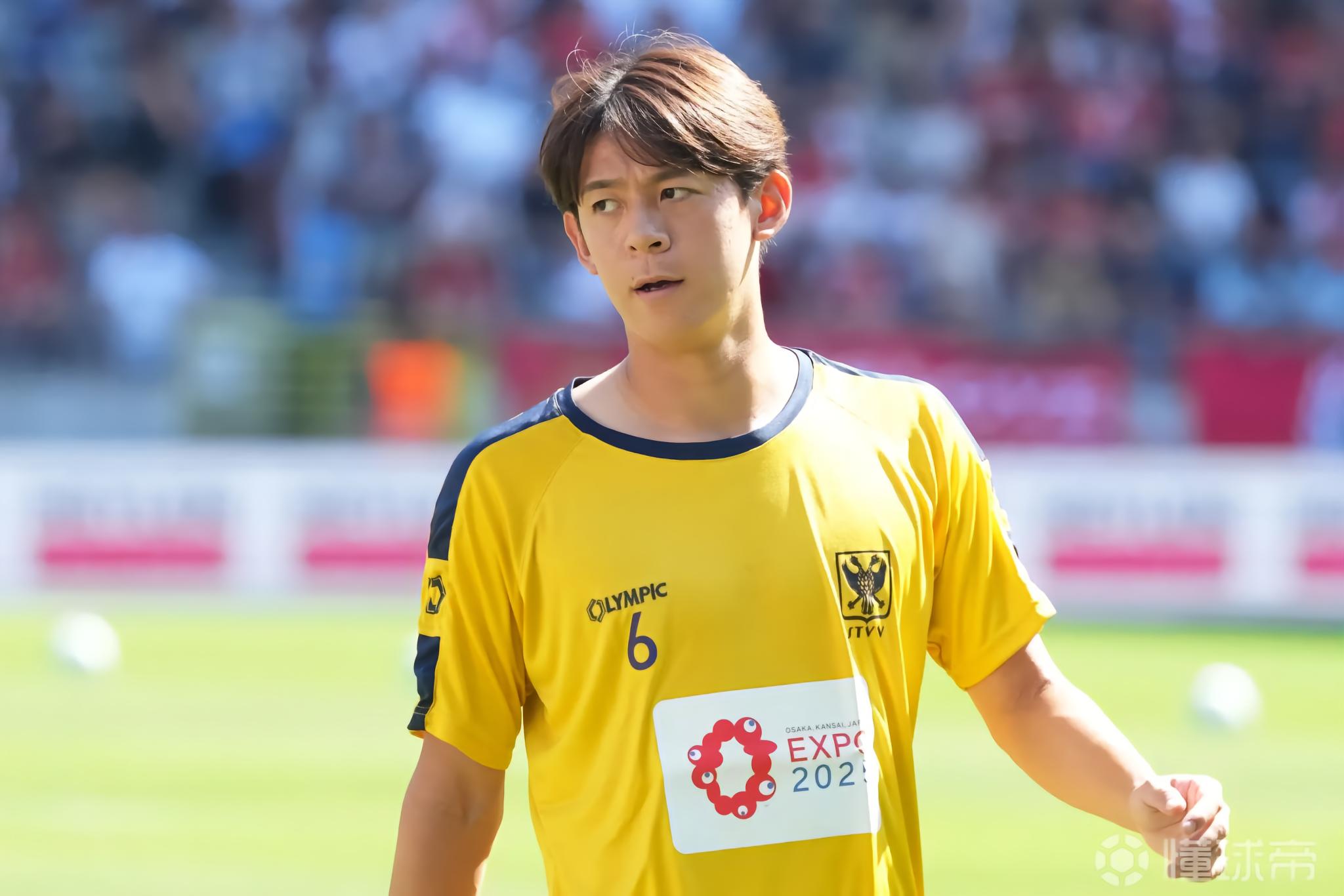 记者：24岁日本中场山本理仁即将加盟德甲弗赖堡