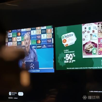 记者被迫通过直播参与巴黎发布会，但巴黎没开会员导致全是广告