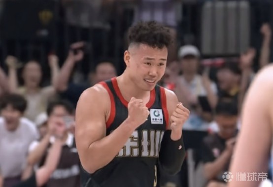 贺希宁：肩负大家的期望我必须坚持出手，今晚特别感谢容子峰