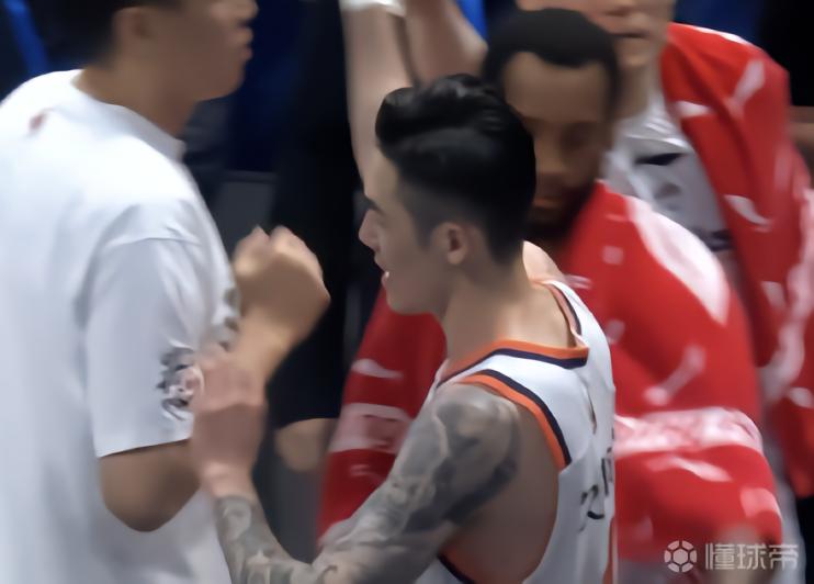 绝对功臣！刘铮飙中5记三分，全场19分率队时隔24年重返总决赛