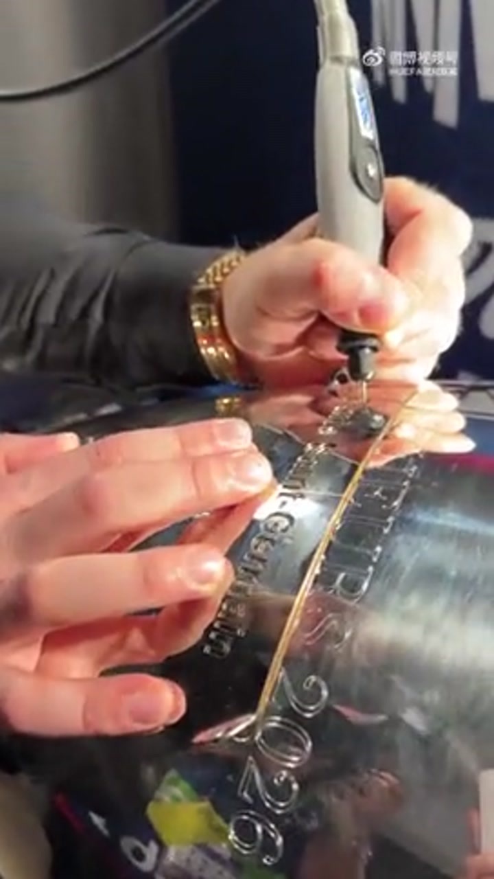 欧冠奖杯上刻下的依然是巴黎圣日耳曼！