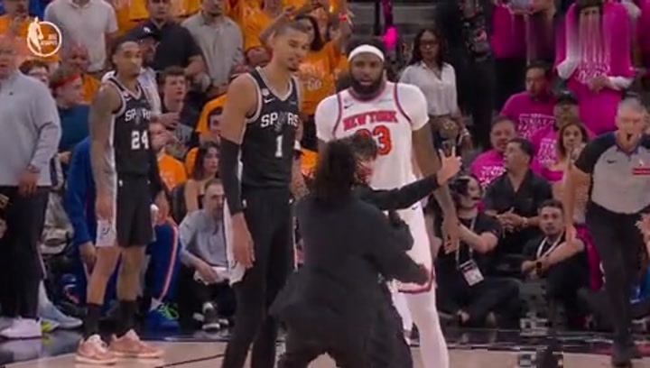 NBA总决赛球迷冲场与文班合影 文班和米罗都看懵了