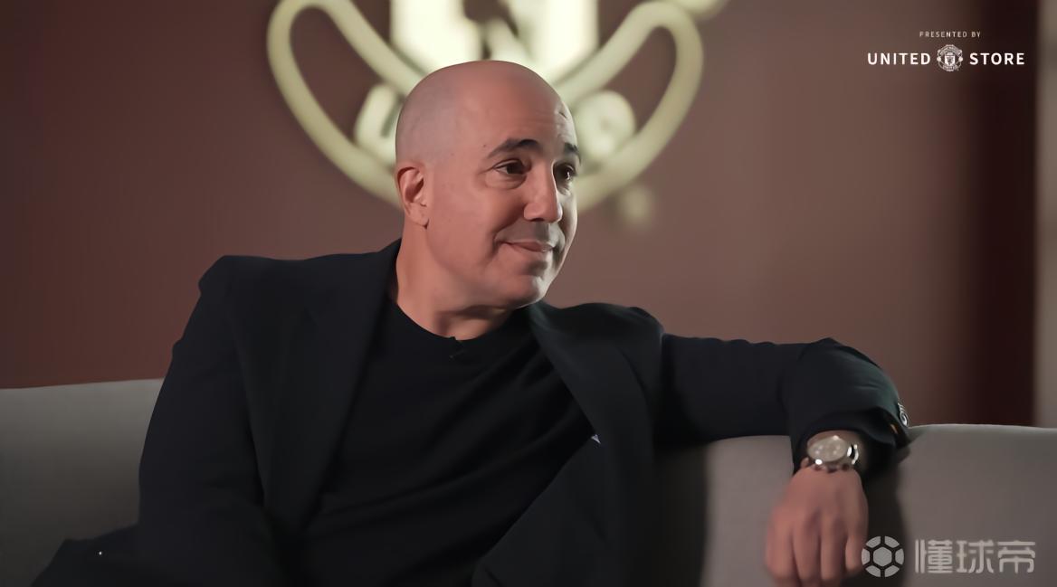 曼联CEO：我会说5种语言；我儿子之前支持曼城现在是曼联球迷