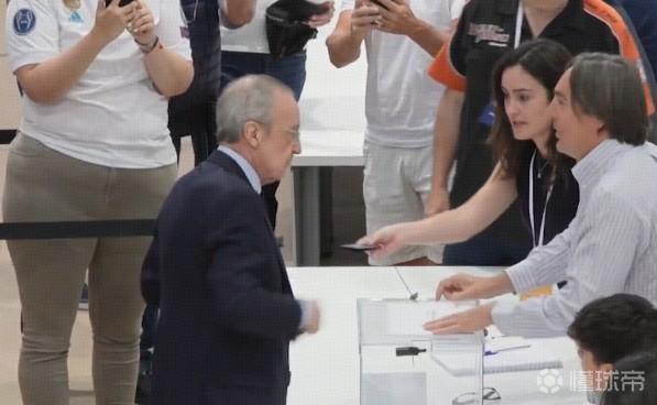 马卡报道皇马选举日盛况，弗洛伦蒂诺与里克尔梅亲自投票