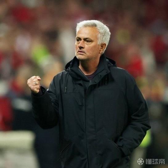 科贝记者：穆里尼奥预计7月亮相