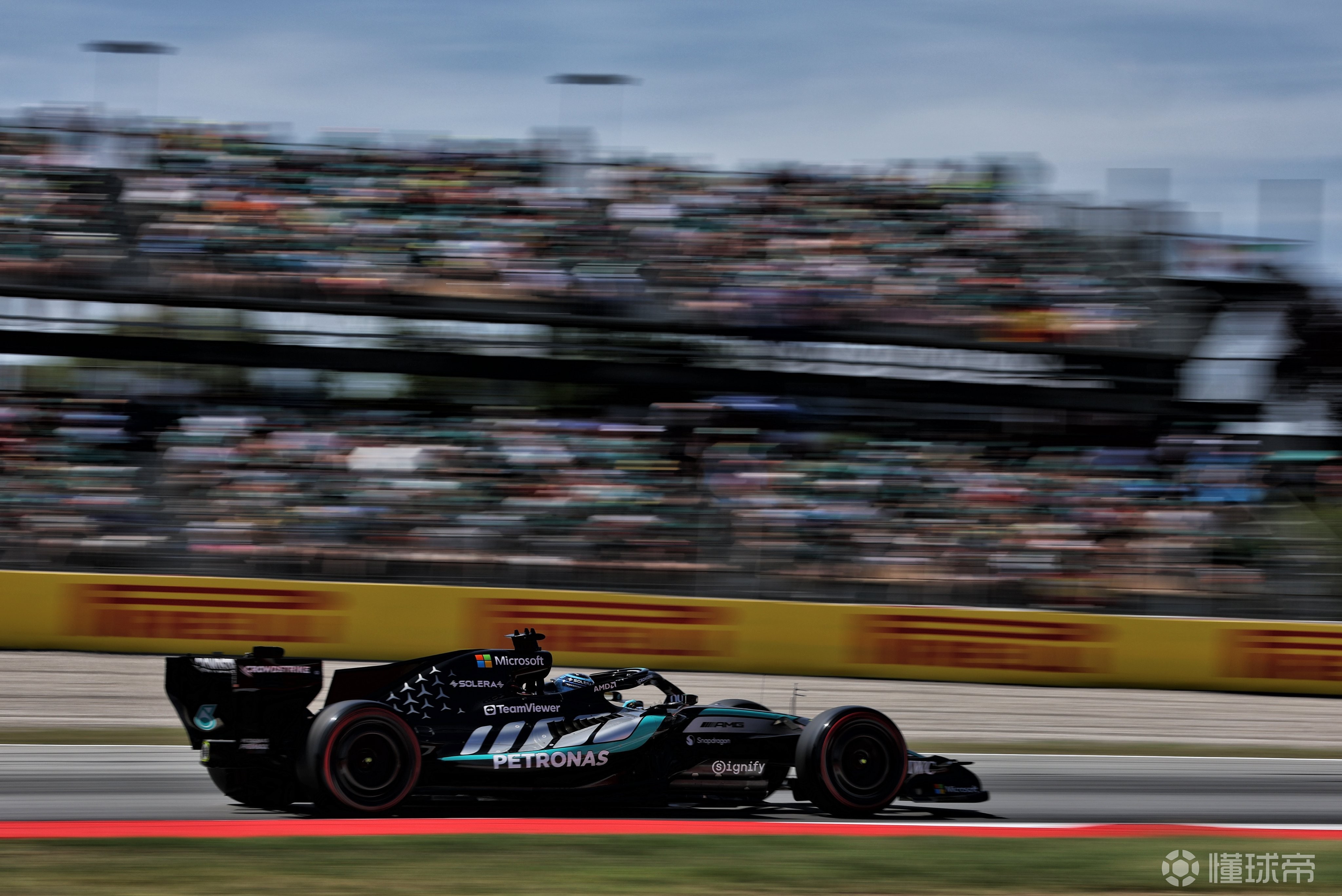 F1加泰站排位：拉塞尔夺杆，汉密尔顿第二，乐扣上墙