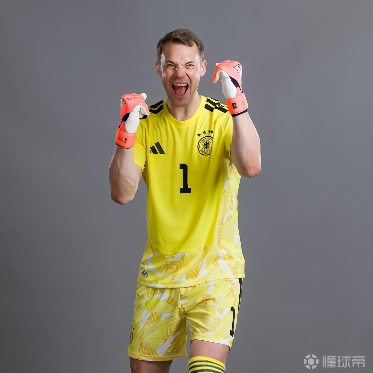 首发出战世界杯，诺伊尔时隔两年再度代表德国队出场