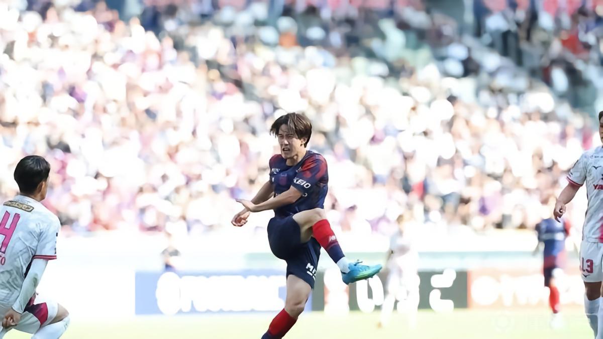 每体：瓦伦西亚接近签下19岁日本前锋佐藤龙之介