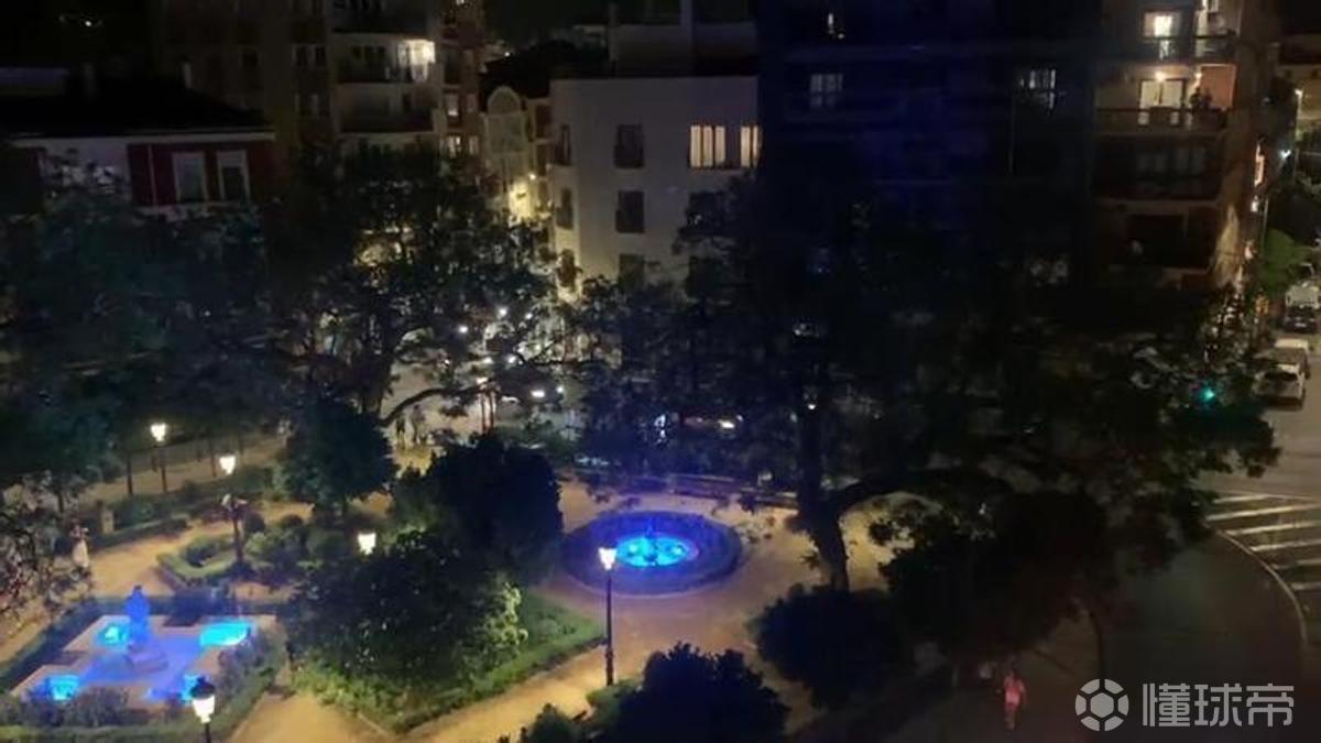 每体：马拉加通过附加赛杀回西甲，全城彻夜狂欢