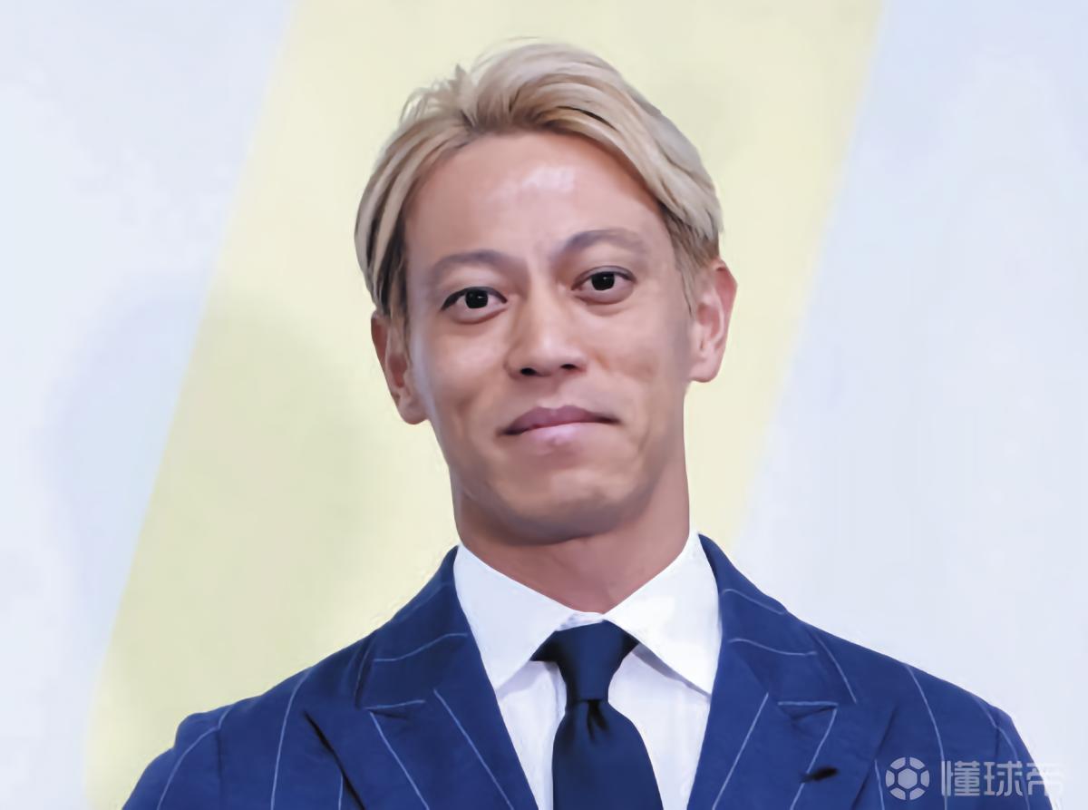 本田圭佑调侃上田琦世进球：他肯定一度觉得错过传球时机了