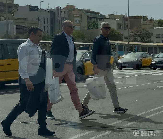 记者：马竞CEO当地时间周一现身巴塞罗那，但没和巴萨会面