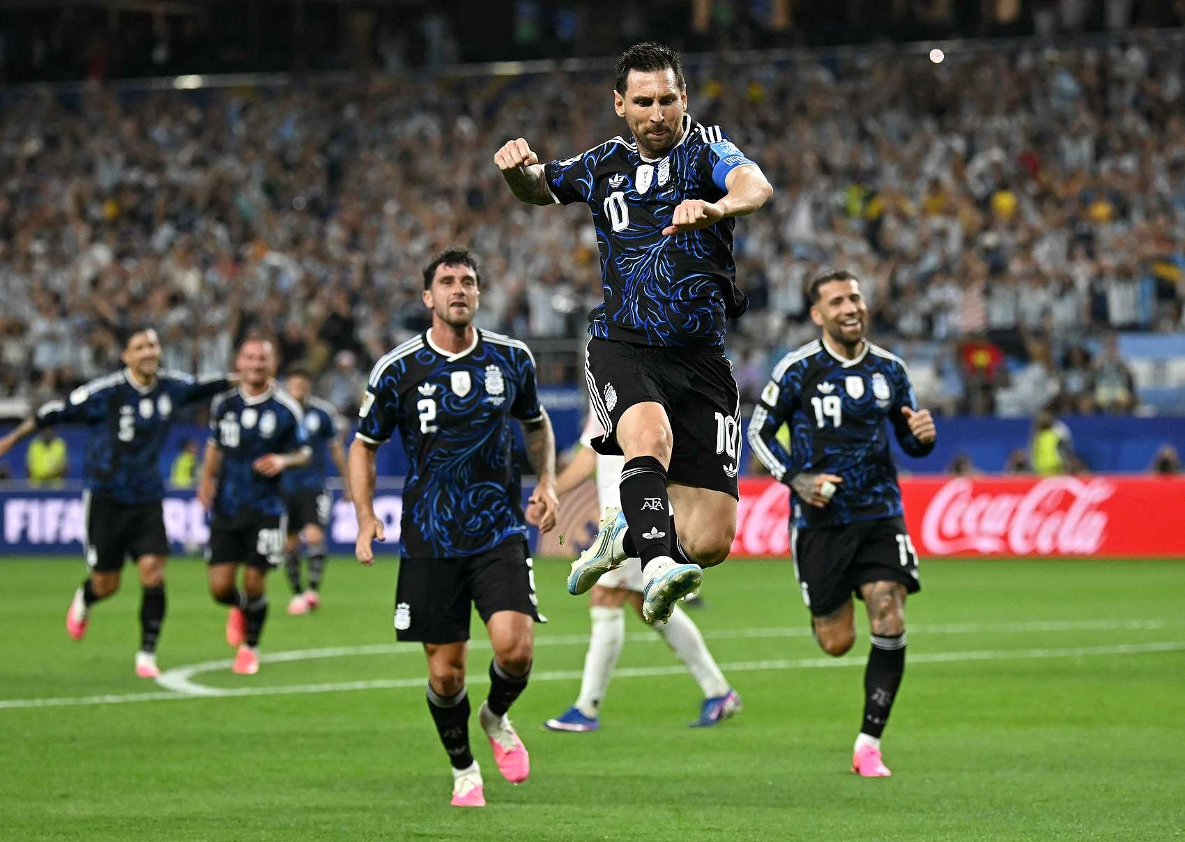 世界杯-阿根廷3-1约旦全胜晋级 梅西任意球破门