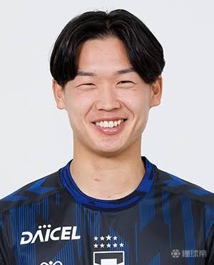 记者：多特签18岁日本中场山本天翔，交易形式为租借并含买断选项
