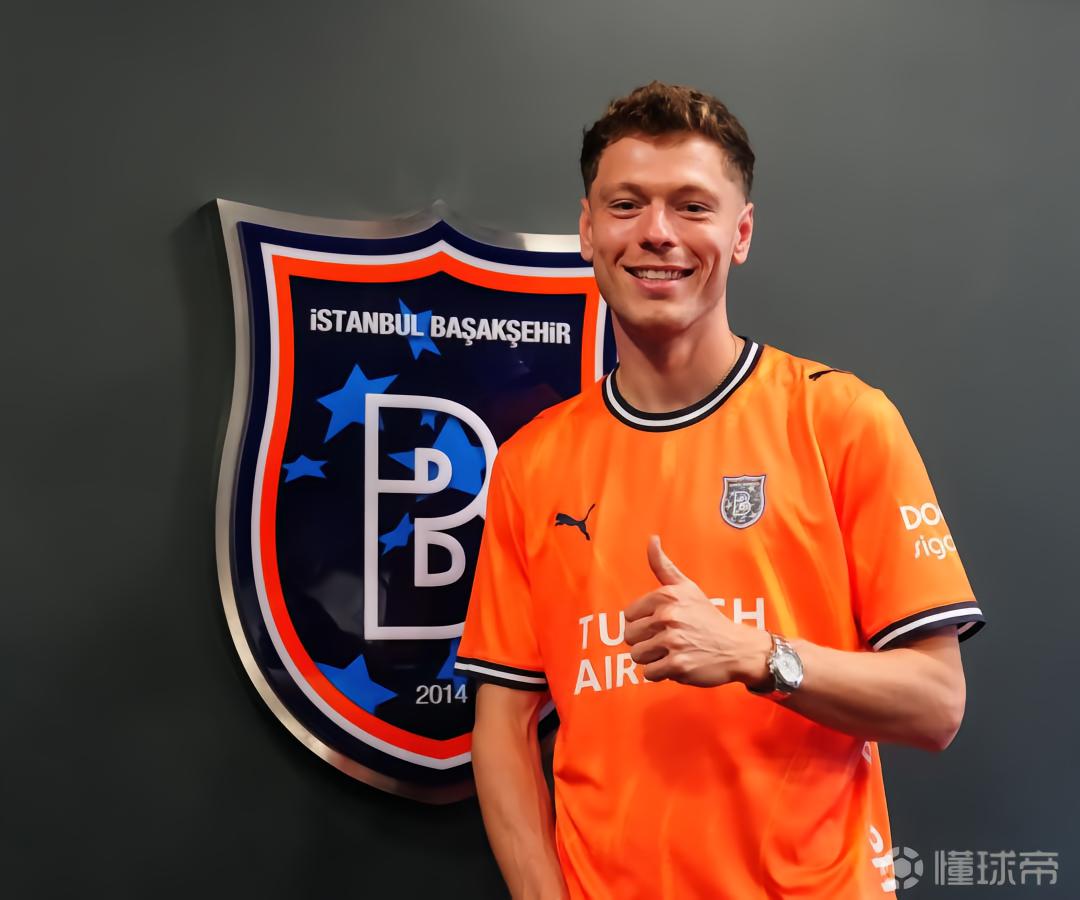 官方：狼堡中场斯科夫租借加盟巴萨克塞尔，合同含强制买断条款