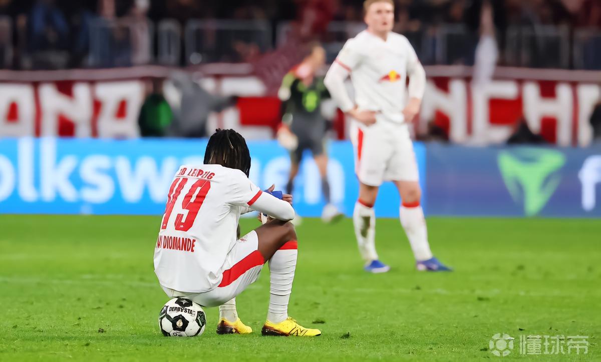 德天空：迪奥芒德因病缺席今日热身赛，皇马仍在推动谈判