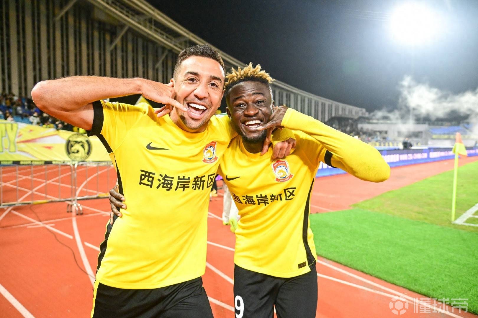 彩经前瞻：青岛德比亚冠梦vs保级命，一触即发：魔咒、伤病、金哨