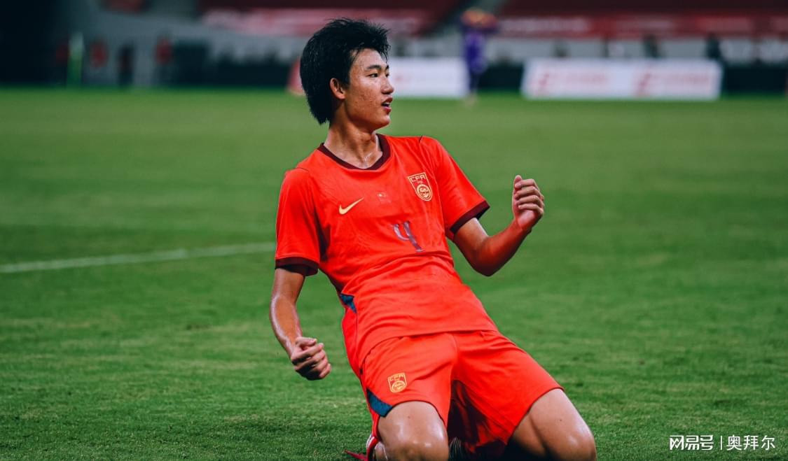 U17国足开门红！压哨绝杀阿森纳，赵松源独造两球，周二将战毕巴