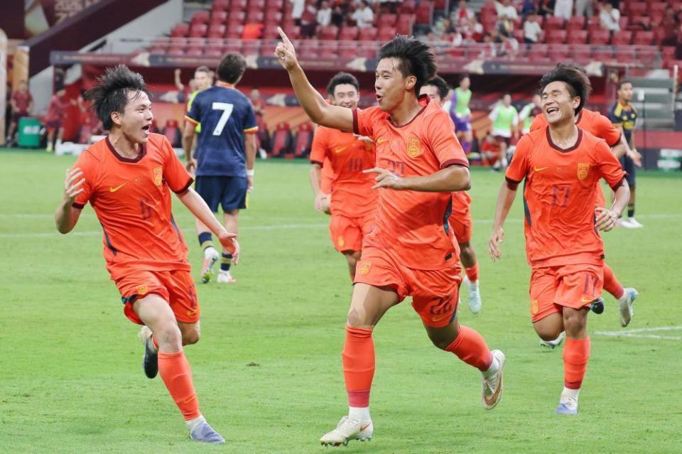 U17国足梦幻开局！程晟涵暴力头槌，两天连破阿森纳毕巴