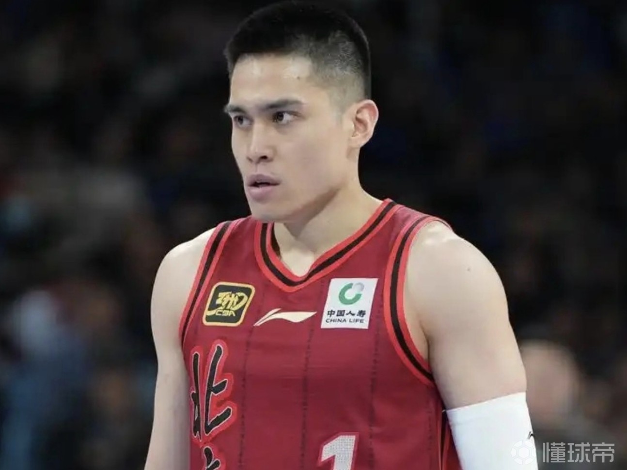 媒体人：首钢已为陈盈骏提供续约合同，双方关于细节还在商谈