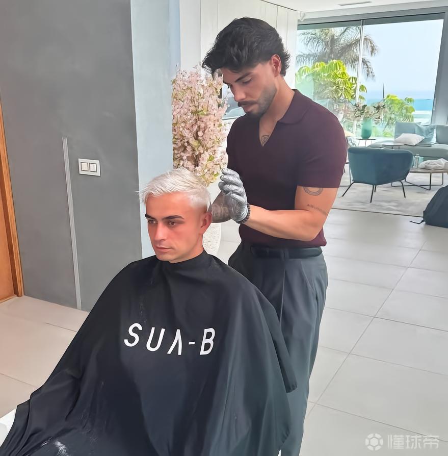 佩德里兑现承诺，世界杯夺冠后染白头发，目前该社媒已被删除