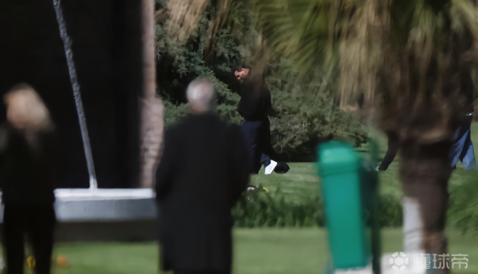 阿媒：梅西父亲的守灵仪式结束，梅西和亲人完成最后的告别
