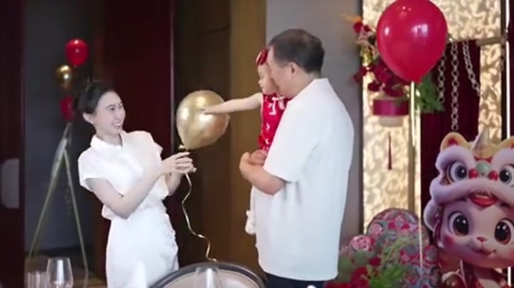 水均益女婿邹阳，社媒发布女儿周岁宴vlog