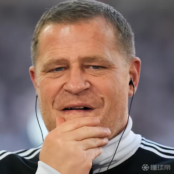 罗马诺：拜仁总监埃贝尔确认，帕利尼亚转会维拉的交易暂时告吹