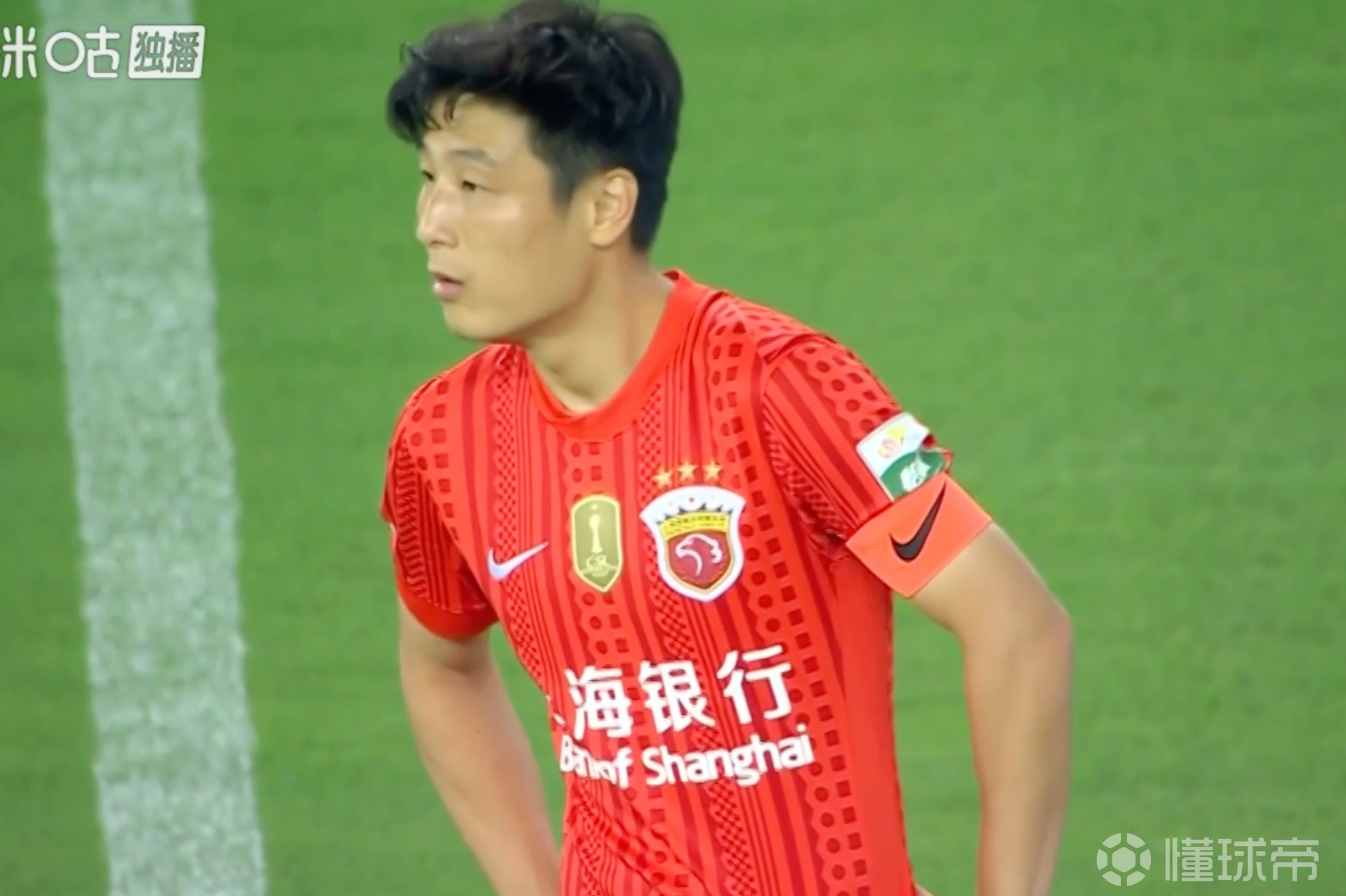 记者：武磊并没有在海港当球霸，首发是因为他训练反馈不错