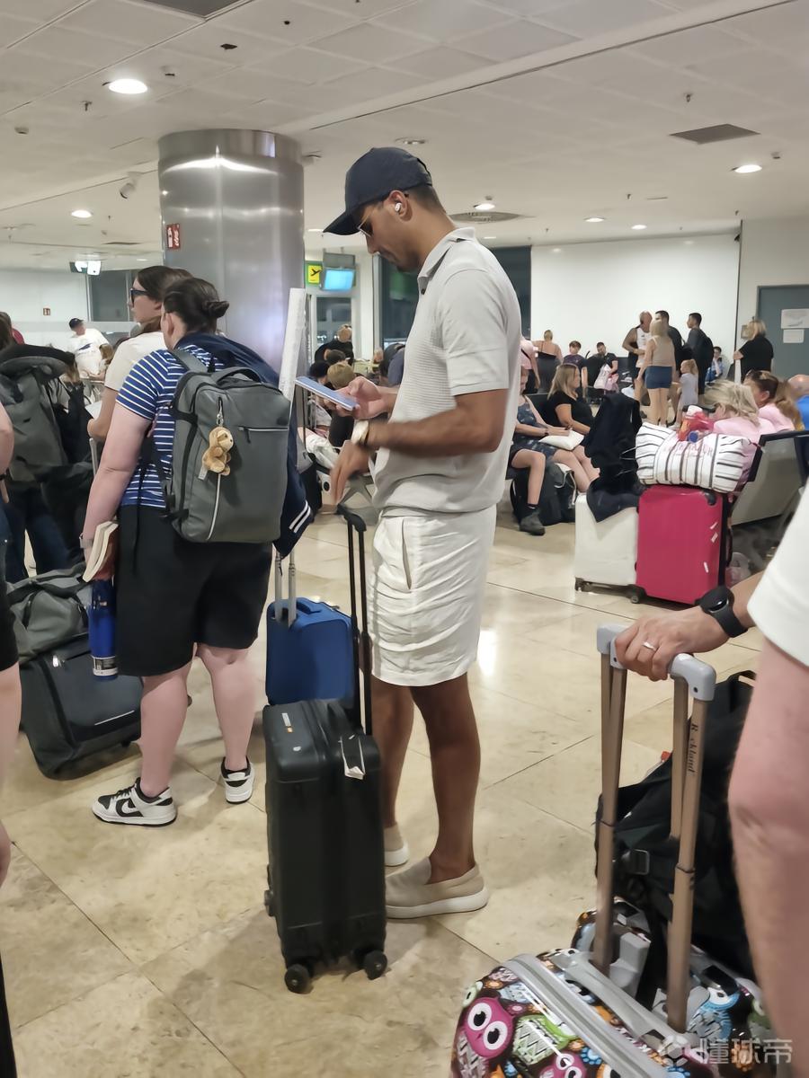 罗德里乘坐瑞安航空航班，瑞安航空：我们只运冠军
