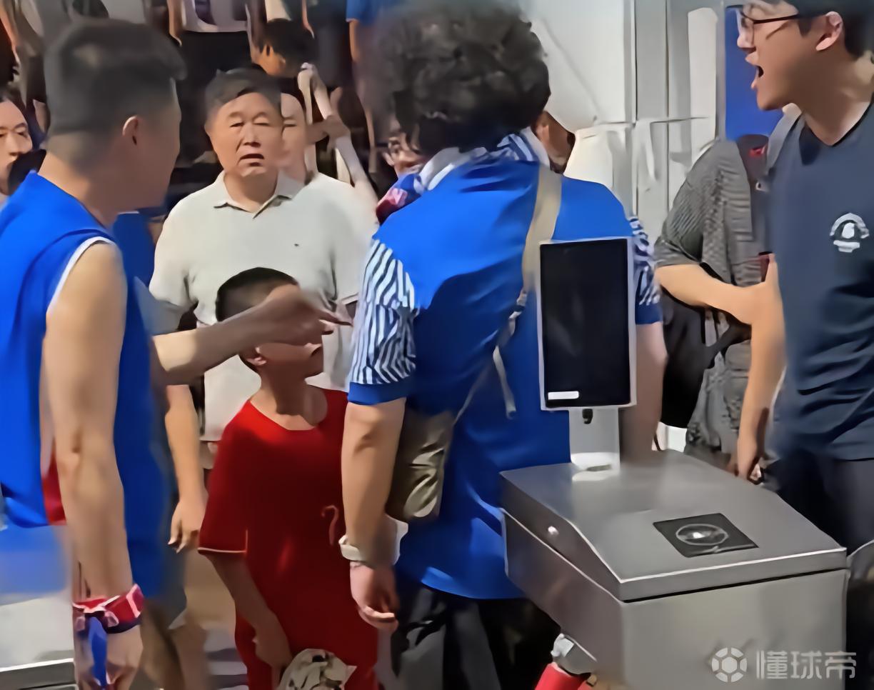 澎湃：武磊球衣引发的不该是恐惧，热爱不应裹挟戾气
