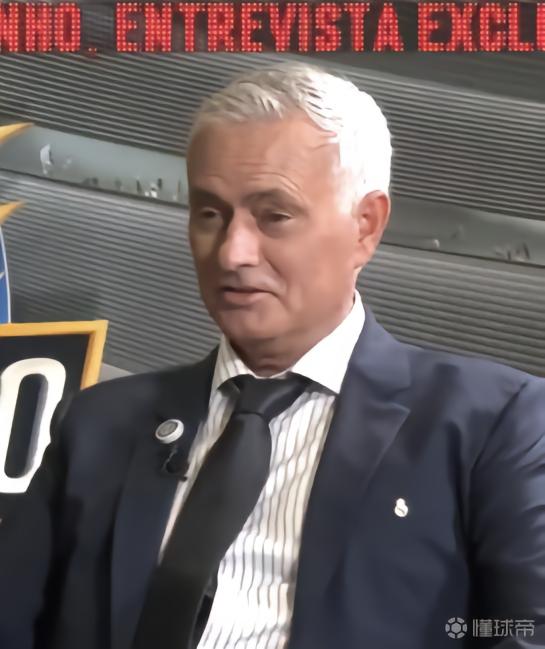 穆帅谈眼眶淤青：小将拉科斯塔踢球砸到我，我当时还戴着眼镜