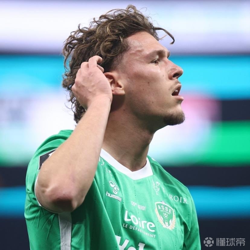 记者：斯特拉斯堡有意引进比利时前锋斯塔辛