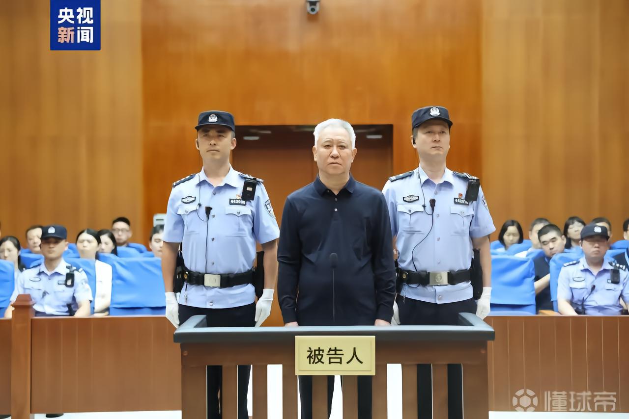 前员工谈许家印：远看厉害近看抽象，很爱演，曾故意在草坪和球员对谈