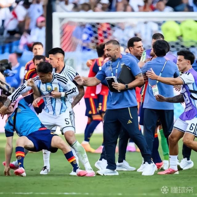 迪马利亚：帕雷德斯、莫利纳的处罚有点夸张，冲突被夸大了