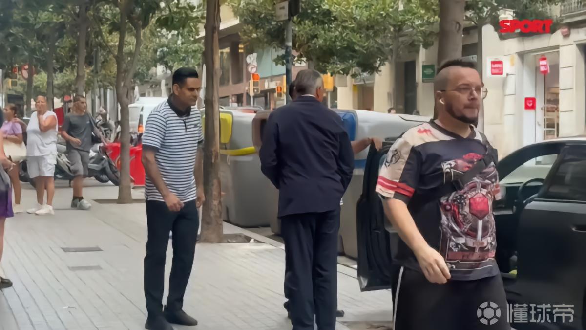 每体：巴萨副主席与利瓦科维奇共进午餐，庆祝加盟