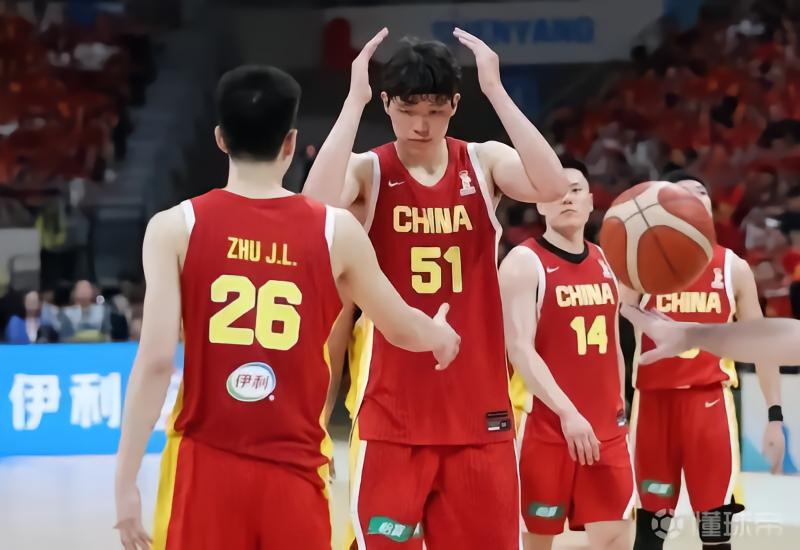 高效发挥，杨瀚森对阵卡塔尔男篮11投7中得到15分9篮板