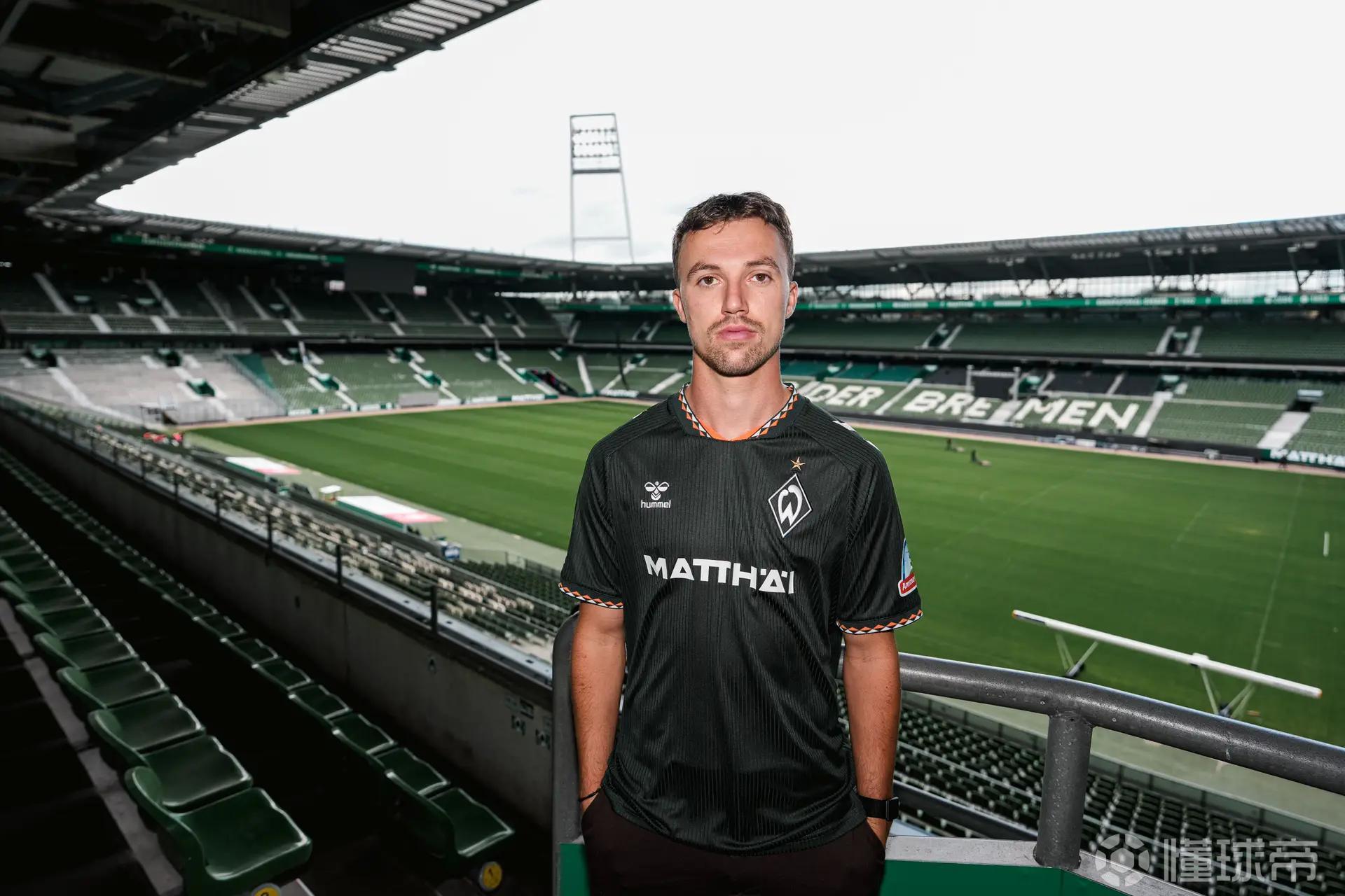 官方：阿贾克斯中场雷格尔租借加盟不莱梅