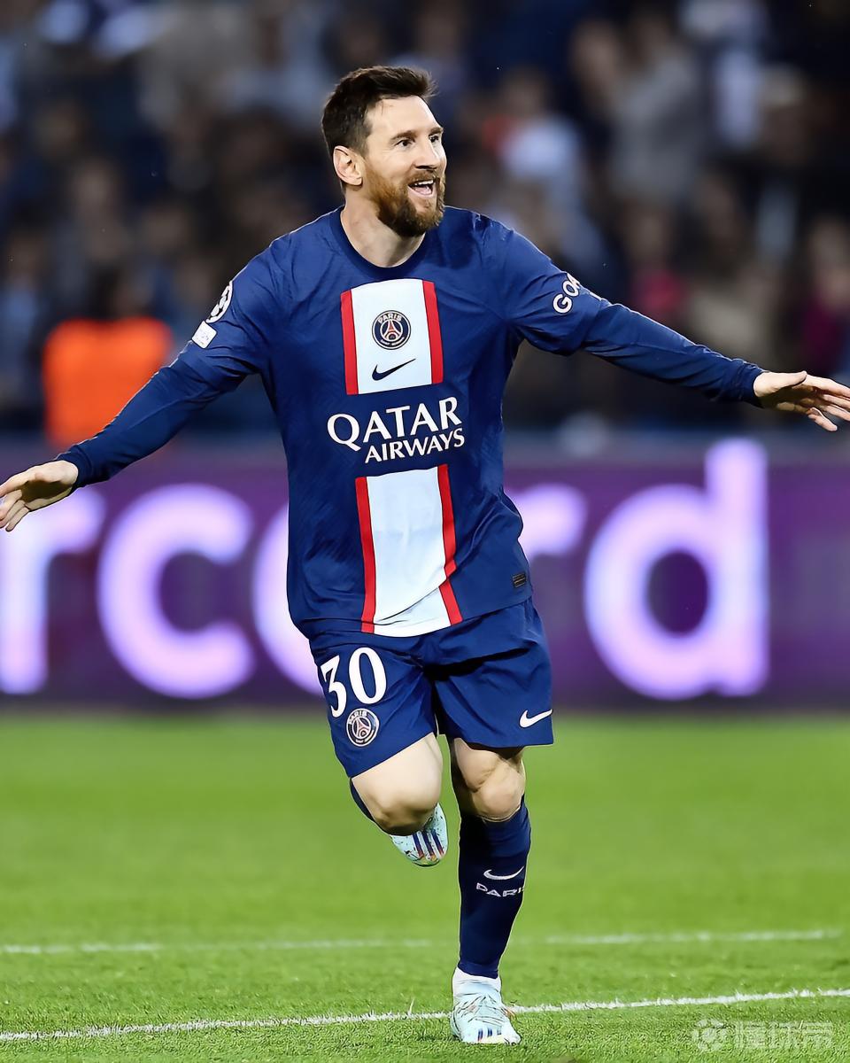 大巴黎晒旧照致敬梅西：Leo Messi ♾️️