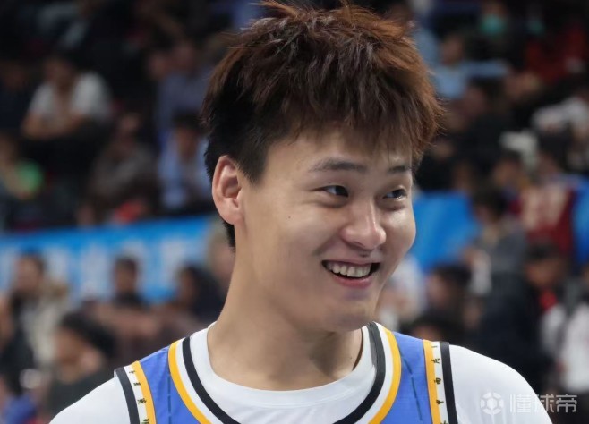 媒体人：赵睿在今夏休赛期减重20斤，速度变快而对抗并未减弱