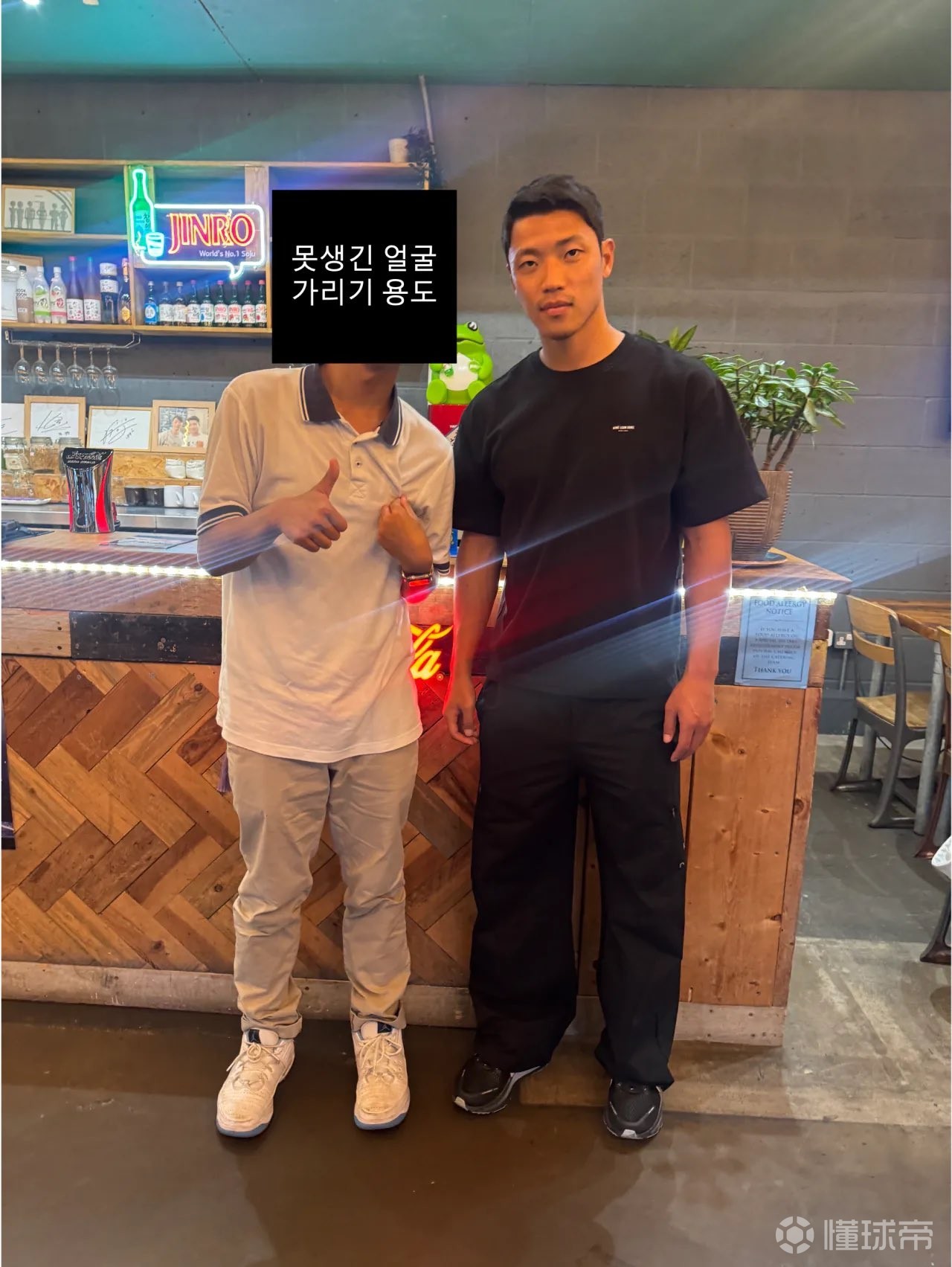 黄喜灿在伯明翰一家韩餐馆用餐后，为餐厅所有食客买了单