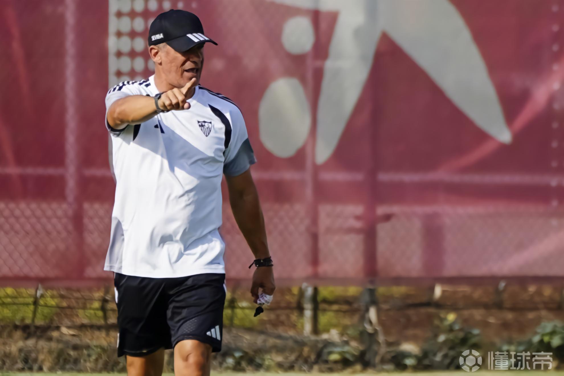 塞维利亚主帅：祝贺俱乐部签下优素福-福法纳
